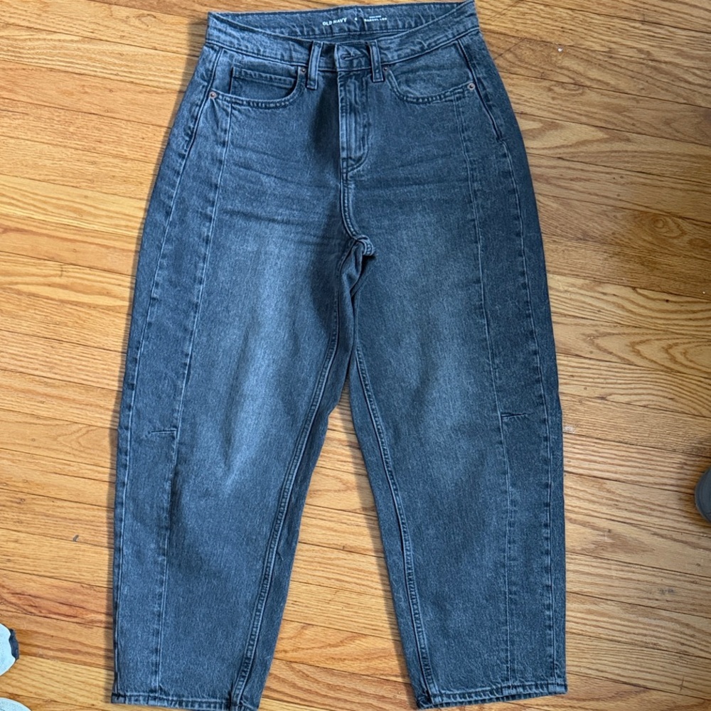 Old Navy High-Waist Cropped Black Wash Jeans